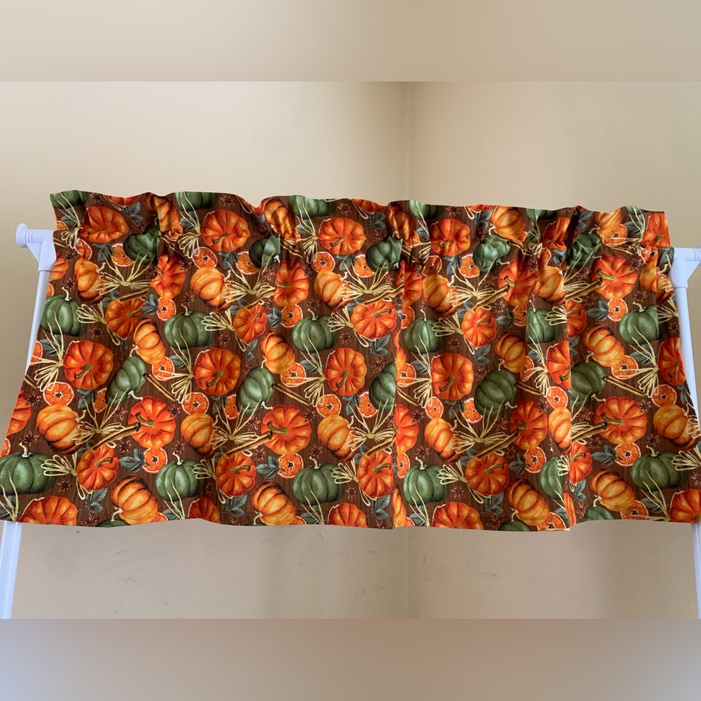 New!! Pumpkin Print Valance